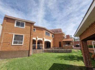 Casa · 631m² · 4 Recámaras · 4 Estacionamientos · Casa en Venta en Quintas del Sol