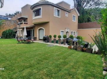 Casa de 4 habitaciones, Cuernavaca · Casa con Uso de Suelo Comercial con 528 m² de Superficie de Terreno, 4 Recámaras E en Cuernavaca