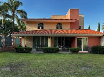 Casa de 4 habitaciones, Zapopan · Casa en Venta en Ciudad Bugambilias