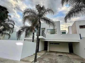 Casa de 3 habitaciones, Querétaro · Casa en Renta Ubicada en El Fraccionamiento Cumbres del Lago, Juriquilla