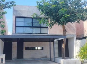Casa en condominio en Renta de 4 habitaciones  · Residencia Amueblada de 4 Habs en Privada Cerca Plaza La Isla