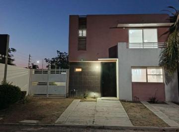 Casa · 129m² · 3 Recámaras · 2 Estacionamientos · Casa en Venta en Campo Real Zapopan