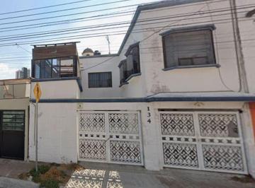 Casa de 4 habitaciones, Querétaro · Venta de Casa en Queretaro Col Lomas del Marques