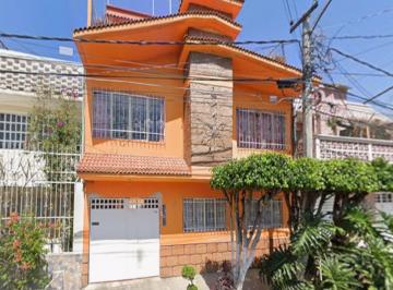Casa de 4 habitaciones, Nezahualcóyotl · Casa en Venta en Nezahualcoyotl, Estado de México