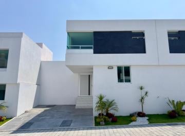Casa · 154m² · 3 Recámaras · 2 Estacionamientos · Casa Cerca de Plaza Dorada y Plaza Crital