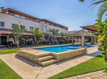 Casa en condominio de 3 habitaciones, Emiliano Zapata · Casa Amueblada con Roof Garden en Residencial Tulipanes con Seguridad y Alberca (Sur de Cuernavaca)
