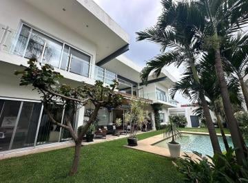 Casa · 744m² · 3 Recámaras · 3 Estacionamientos · Casa en Fraccionamiento Villas del Lago