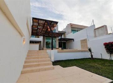 Casa · 196m² · 3 Recámaras · 2 Estacionamientos · Casa en Pueblo Tequesquitengo