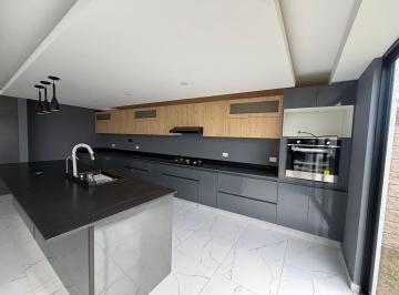 Casa · 355m² · 4 Recámaras · 3 Estacionamientos · Casa en Venta Parque Santiago Lomas de Angelopolis