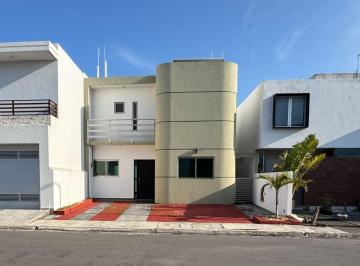 Casa de 4 habitaciones, Alvarado · Casa en Venta Paneles Solares y Recamara en Planta Baja
