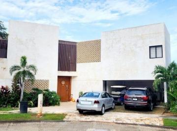23e9f3d7a1b6a324c5db5cd98bc819f02a385eb60a2d751f03f6fcc47d4364cd · Casa con Acción Incluida en Venta en Privada en El Yucatán Country Club.
