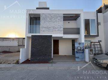 Casa · 186m² · 3 Recámaras · 2 Estacionamientos · Casa con Terreno Excedente y Roof Garden en Pachuca