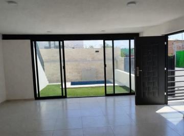 Casa · 168m² · 4 Recámaras · 2 Estacionamientos · Casa en Venta en La Col. Jardines de Cuernavaca