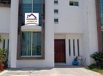 Casa · 186m² · 3 Recámaras · 2 Estacionamientos · Casa en Fraccionamiento Paseos del Bosque