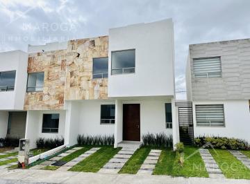 Casa · 221m² · 3 Recámaras · 2 Estacionamientos · ¡Descubre El Confort y La Amplitud Construcción de 196 m². ¡Tu Hogar Perfecto Te Espera!