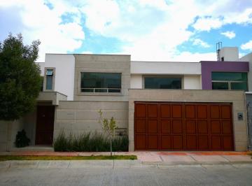 Casa · 680m² · 4 Recámaras · 4 Estacionamientos · Casa en Venta en Lomas Verdes 6a Sección
