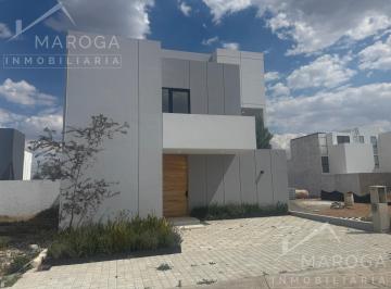 Casa · 305m² · 5 Recámaras · 2 Estacionamientos · Casa en Venta en La Cartuja Pachuca | 5 Recámaras con Baño | Doble Altura y Diseño Exclusivo