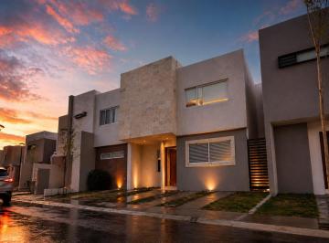 Casa de 3 habitaciones, Corregidora · Casa en Venta en Zona Tlacote, a 10 Min del Centro de Querétaro, Gran Ubicación