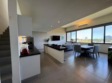 af9830fef44ac182f40a0e05a486c3b1851d7f344bcdf142df90b149dd2e8b95 · Penthouse de Diseño Único: Exclusivo, con Terraza y Jacuzzi Privados