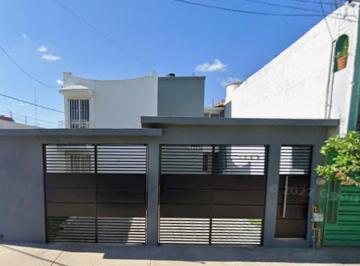 Casa · 197m² · 4 Recámaras · Casa en Venta La Carmona por La Central y El Coecillo