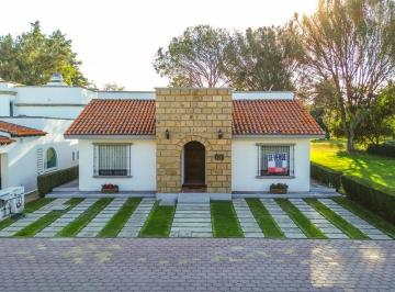 Casa de 4 habitaciones, San Juan del Río · Casa Esain 4 Suites Campestres en Residencial Campestre y Club de Golf San Gil