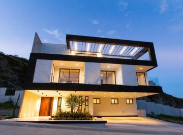 Casa · 412m² · 4 Recámaras · 3 Estacionamientos · Casa en Venta, Bosque Real Huixquilucan, 4 Recámaras.