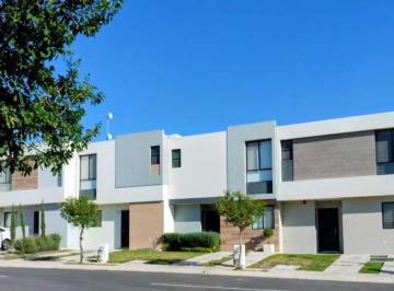 Casa de 2 habitaciones, El Marqués · Venta de Impacable Casa en Zakia a un Costado Epic Center en Privada con Alberca
