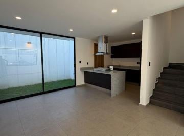 Casa · 170m² · 3 Recámaras · 2 Estacionamientos · Casa en Venta en Fracc. Dávica, San Pedro Cholula, Puebla