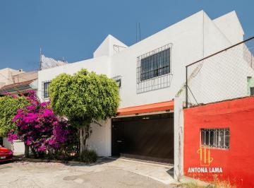 Casa · 420m² · 3 Recámaras · 6 Estacionamientos · Casa en Venta en Privada 31 B Sur, Puebla