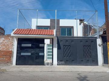 Casa · 144m² · 3 Recámaras · 2 Estacionamientos · Casa en Venta en Zona Popular Castillotla, Puebla.