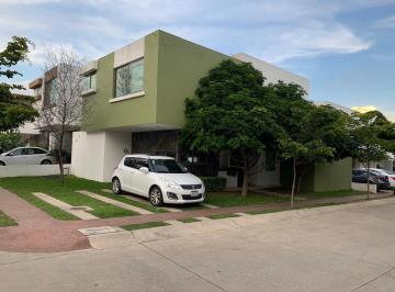 Casa en condominio de 3 habitaciones, Tlajomulco de Zúñiga · Casa en Venta en Fraccionamiento Sorrento Atrás de Punto Sur