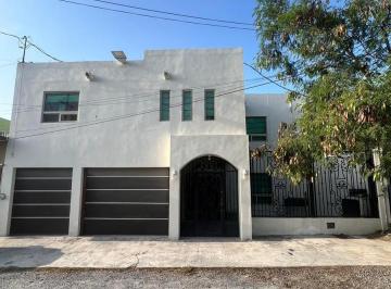 Casa · 480m² · 5 Recámaras · 2 Estacionamientos · Casa en Venta Privada Argos #1212 Col. Jacinto Lopez III