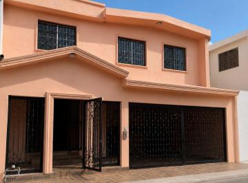 Casa · 240m² · 4 Recámaras · 2 Estacionamientos · Casa en Venta en Cortijo del Río, Zona Sur Mty. N. L.