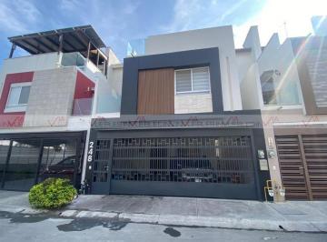 Casa · 300m² · 3 Recámaras · 2 Estacionamientos · Casa en Venta en General Escobedo