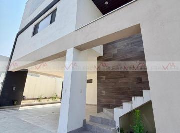 Casa · 340m² · 3 Recámaras · 2 Estacionamientos · Casa en Venta en Puerta de Hierro