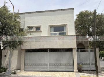 Casa · 402m² · 3 Recámaras · 2 Estacionamientos · Casa en Renta en Palo Blanco