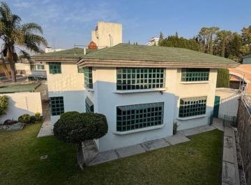 Casa · 586m² · 5 Recámaras · 4 Estacionamientos · Casa en Renta - (4)