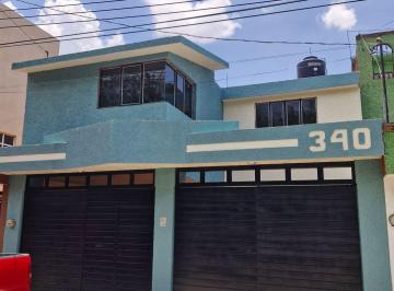 Casa de 4 habitaciones, Morelia · Rento Casa Grande en Valle Quieto