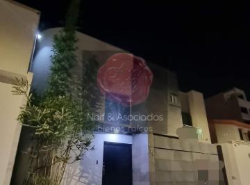 Casa · 400m² · 8 Recámaras · 2 Estacionamientos · Venta de Casa en Lomas del Tecnológico 8 Recamaras Ideal Para Consultorios, Oficinas, Spa