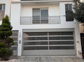 Casa de 3 habitaciones, García · Casa en Renta Cumbres San Patricio