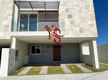 Casa · 250m² · 4 Recámaras · 2 Estacionamientos · Exclusiva Casa Nueva en Trojes de Alonso Norte Aguascalientes!