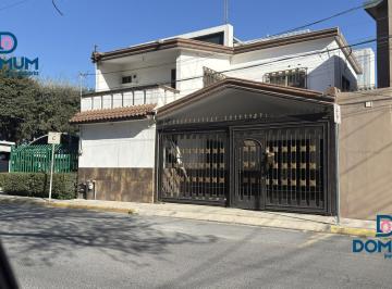 Oficina · 218m² · 4 Recámaras · 3 Estacionamientos · Casa U Oficina en Mitras Norte