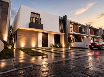 Casa de 3 habitaciones, Querétaro · Casa en Venta en Juriquilla, San Isidro, 3 Recámaras, 3 Baños, Estudio, Hermosa!