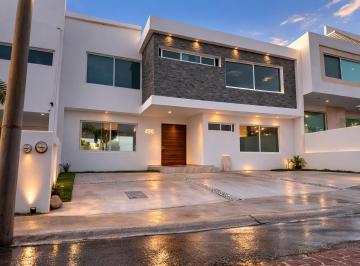 Casa de 4 habitaciones, Querétaro · Casa en Venta en Lomas de Juriquilla, 4 Recámaras, Diseño de Autor, Jardín