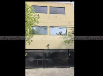 Oficina · 242m² · 2 Estacionamientos · Oficina en Renta en Monterrey