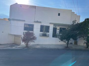Casa · 404m² · 4 Recámaras · 2 Estacionamientos · Casa - Pedregal La Silla 2 Sector
