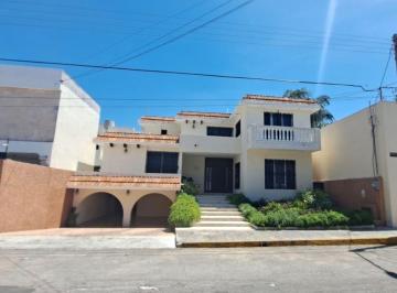 Casa de 4 habitaciones, Mérida · Casa de 4 Recamaras en Venta en Residencial Campestre Merida