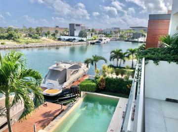 Casa · 526m² · 4 Recámaras · 6 Estacionamientos · Casa - Puerto Cancún