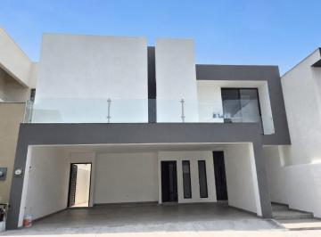 Casa · 386m² · 3 Recámaras · 3 Estacionamientos · Casa en Laderas Abedul