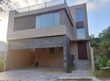 Casa · 550m² · 3 Recámaras · 3 Estacionamientos · Casa en Venta en Laderas Tamarindo, Uro, Carretera Nacional